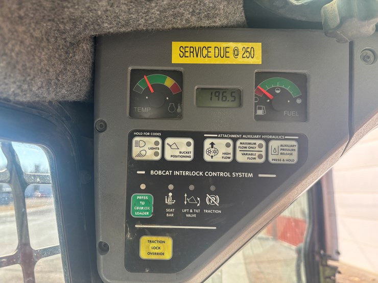 2007-bobcat-t300-image-28