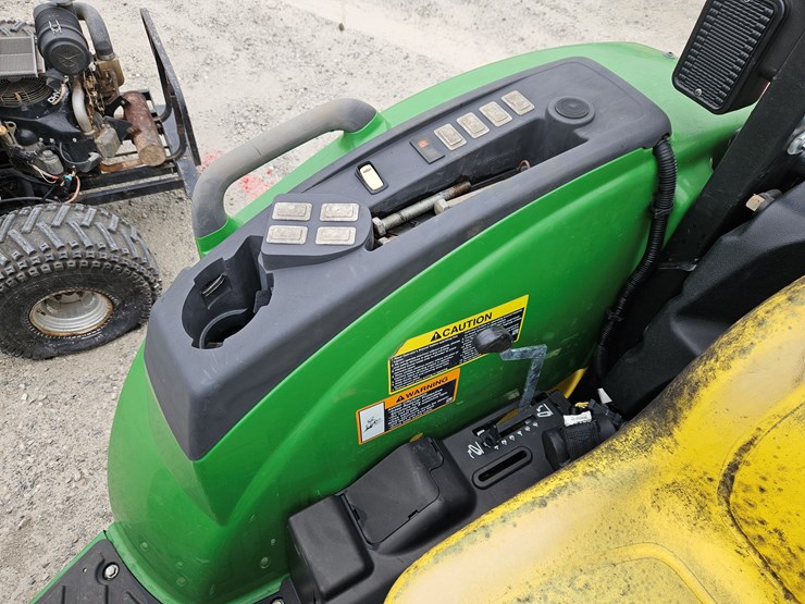 2023-john-deere-4052m-image-12