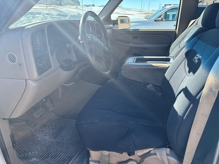 2005-chevrolet-2500-image-36