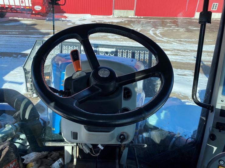 2012-new-holland-670-image-30