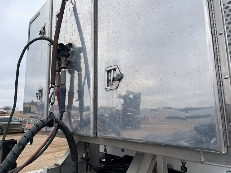 2019-kenworth-t880-image-12