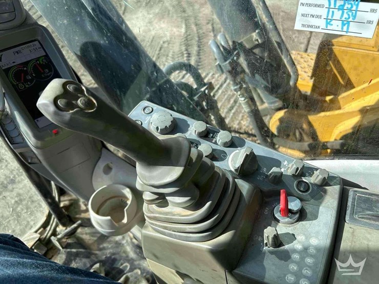 2015-john-deere-350g-hydraulic-excavator-image-17