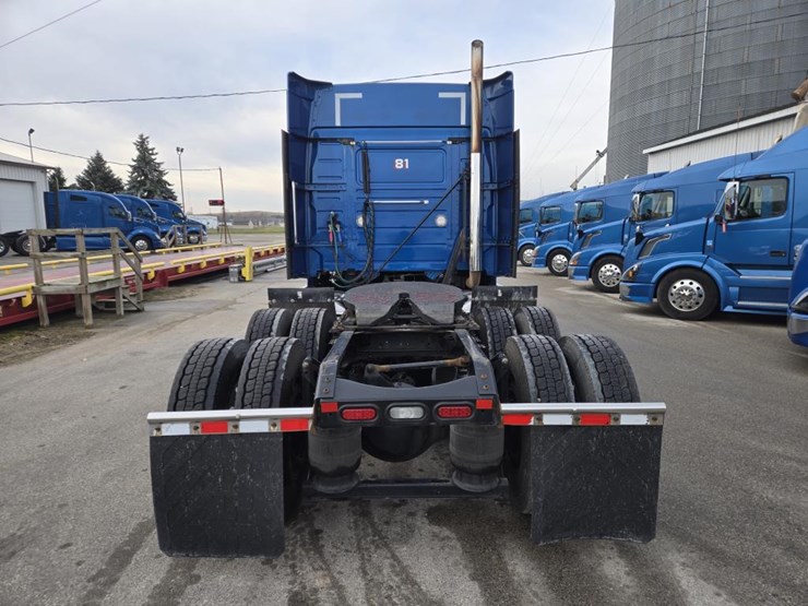 2019-volvo-10-image-4