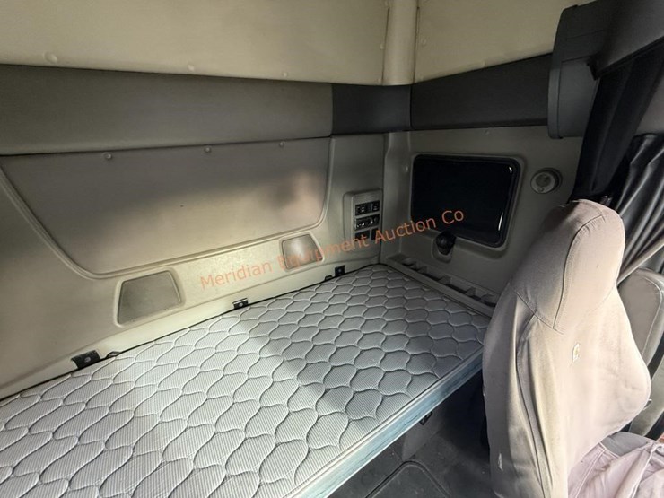 2017-international-prostar-image-46