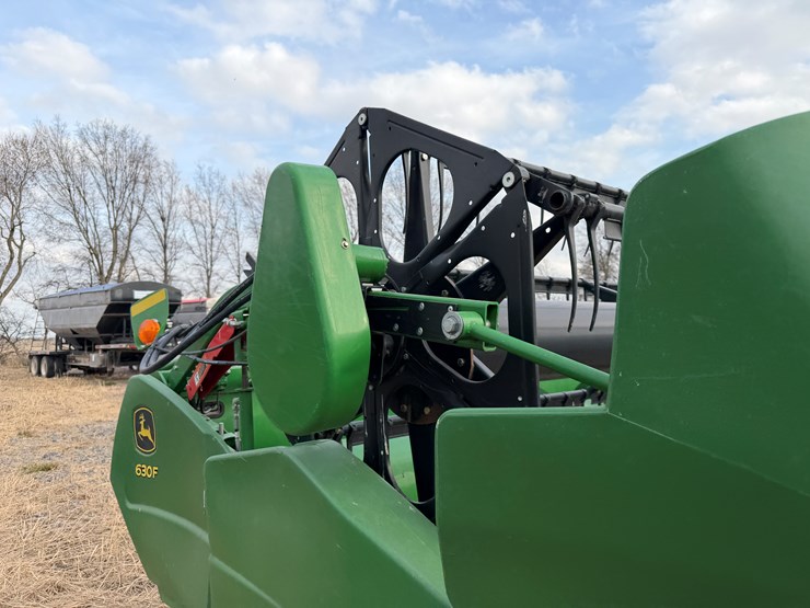 john-deere-630f-image-42