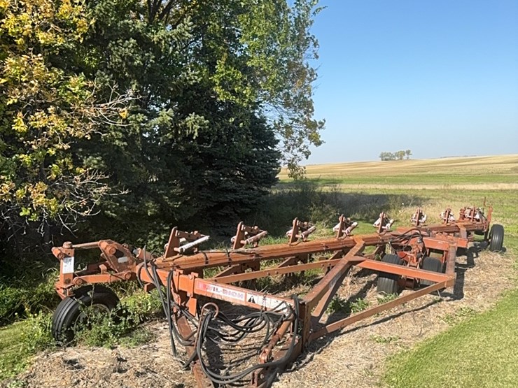￼wilrich-eight-bottom-auto-reset-plow,-been-parked-for-a-while,-good-working-unit-when-last-used.-image-1