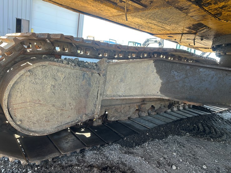 new-holland-eh215-image-63