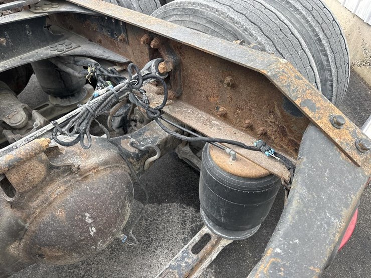 2003-volvo-10-image-39