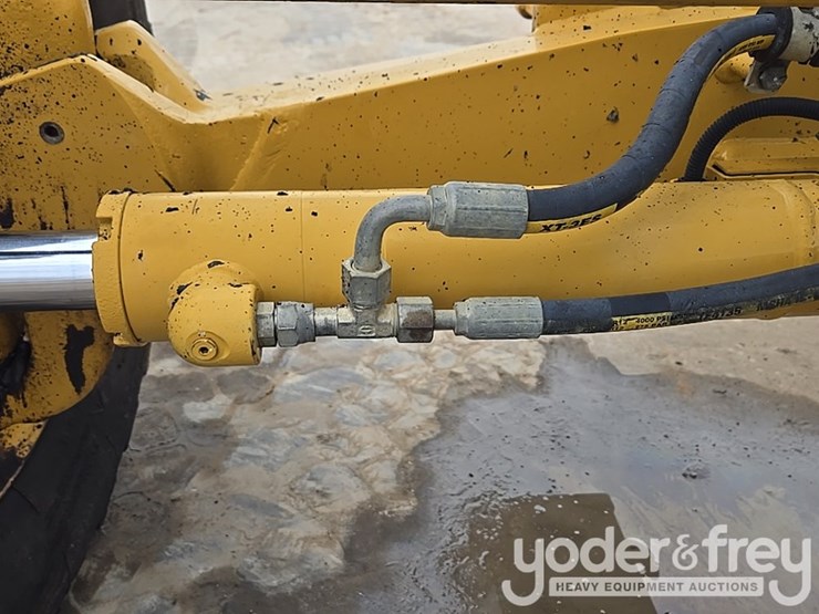 2015-caterpillar-12m3-image-41