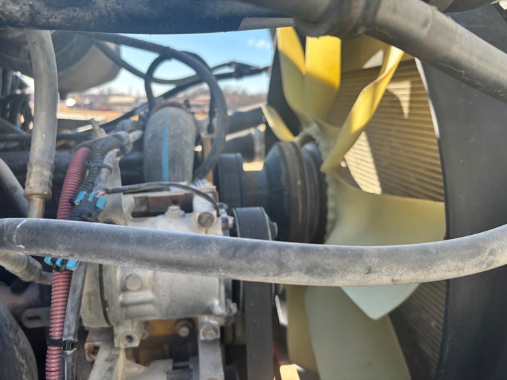 2005-sterling-lt8500-image-17