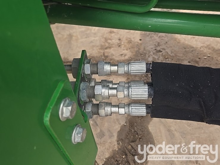 2020-john-deere-5075e-image-36