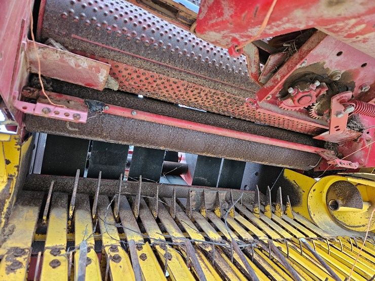 2001-new-holland-648-image-5