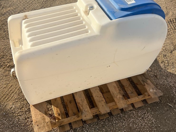 lot-9.-def-tank,-like-new-image-1