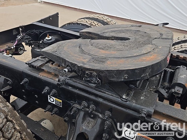 2019-peterbilt-579-image-44