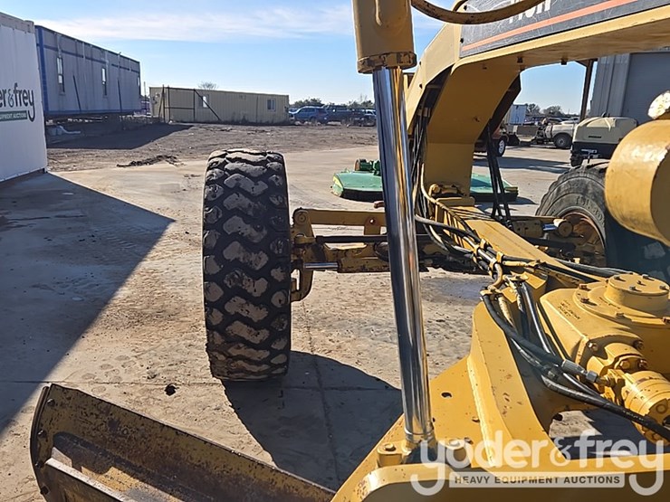 2005-caterpillar-140h-vhp-plus-image-45