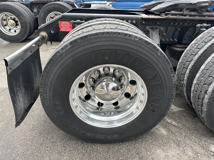 2018-volvo-10-image-61