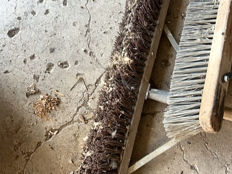 (2)-good-pushbrooms-image-13