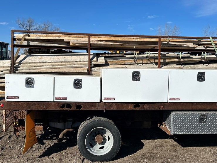 2005-ford-f550-image-17