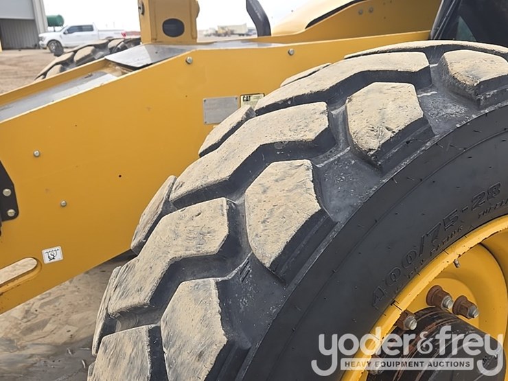 2018-caterpillar-tl1055d-image-6