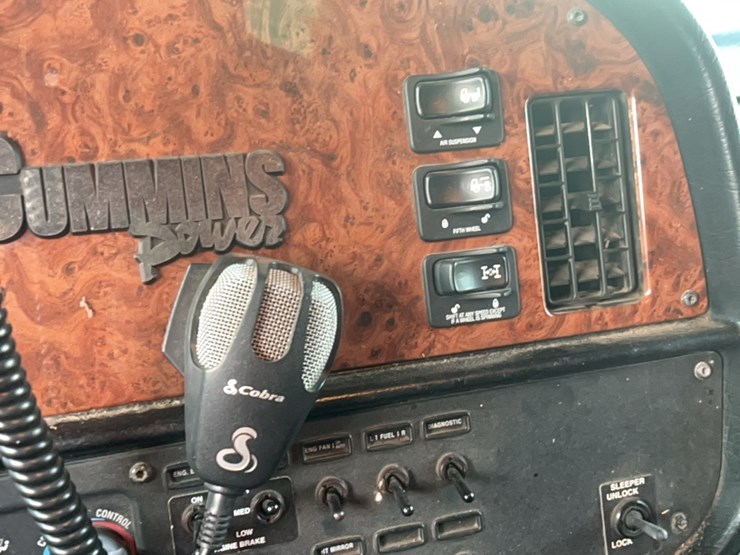 2003-peterbilt-379-image-52