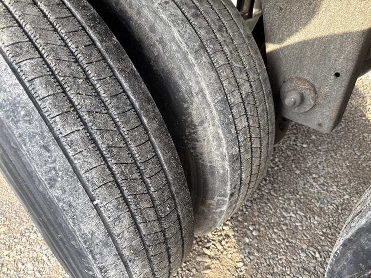 2017-utility-53'-image-28