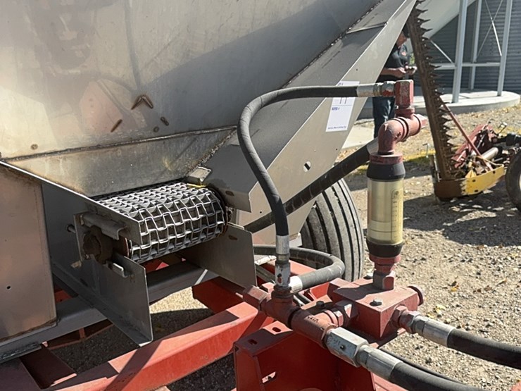 ag-–-800-stainless-steel-fertilizer-spreader,-fully-hydraulic-drive,-roll-tarp,-large-floatation-tires-￼￼-image-25