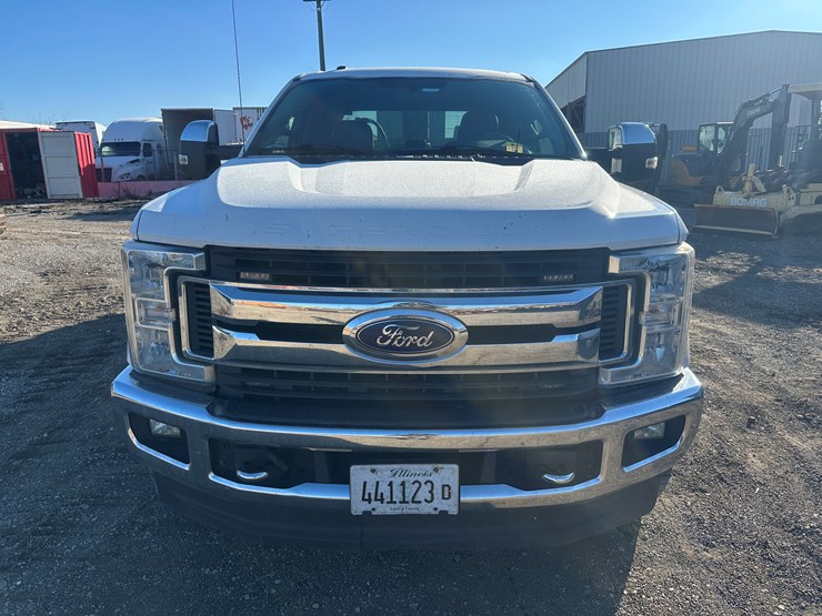 2018-ford-f350-image-8