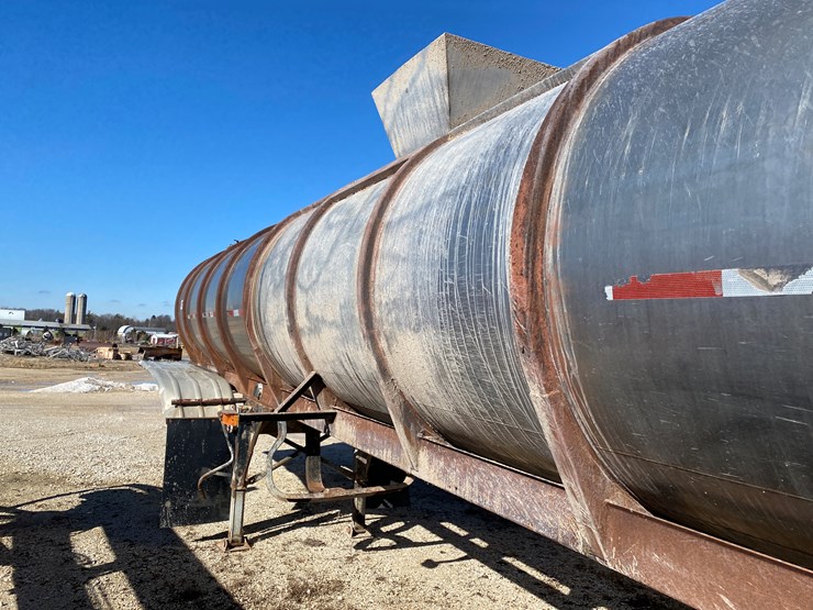 #520-•-1983-brenner-semi-manure-tanker-trailer-(no-title)-(st.-nazianz,-wi)-image-19