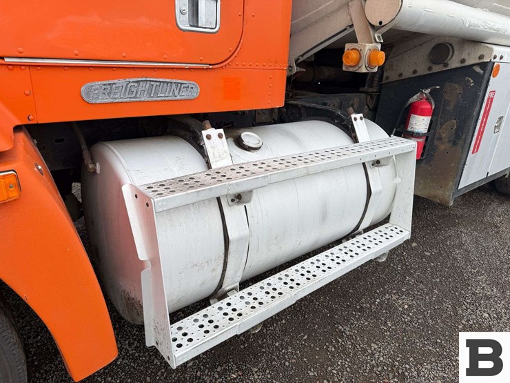 1993-freightliner-fld112-image-11