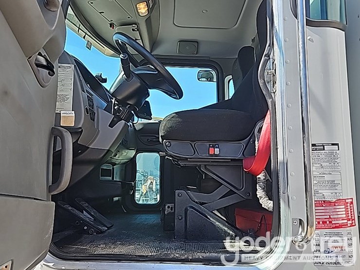 2018-peterbilt-337-image-50