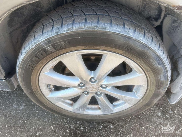 2014-mitsubishi-outlander-image-29