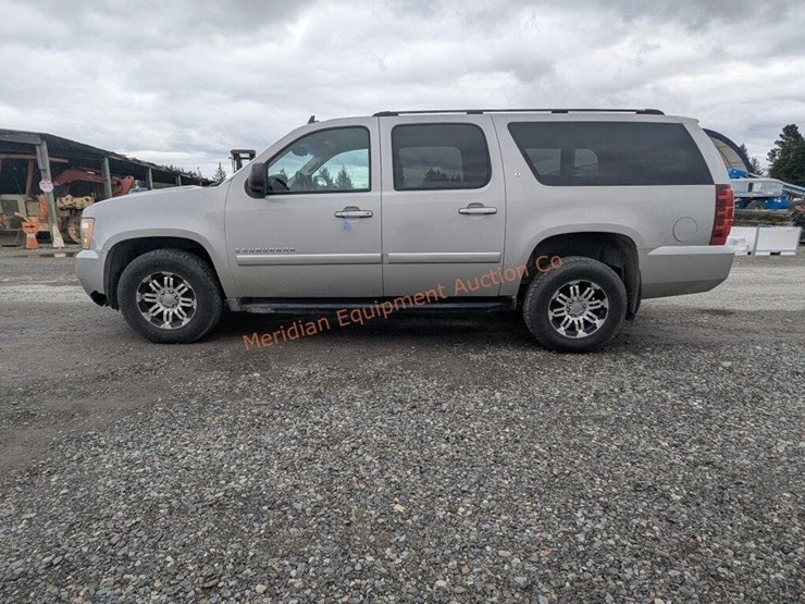 2007-chevrolet-suburban-image-14