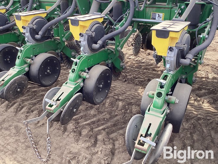 2022-john-deere-1775nt-image-16