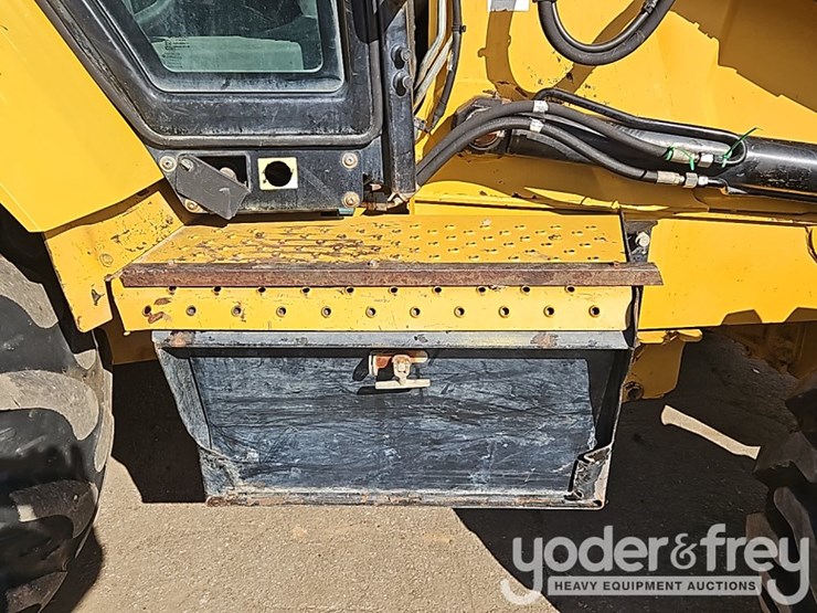 2017-caterpillar-415f2-il-image-32