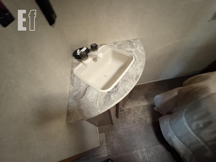 2018-gulf-stream-coach-vista-cruiser-23rss-image-11