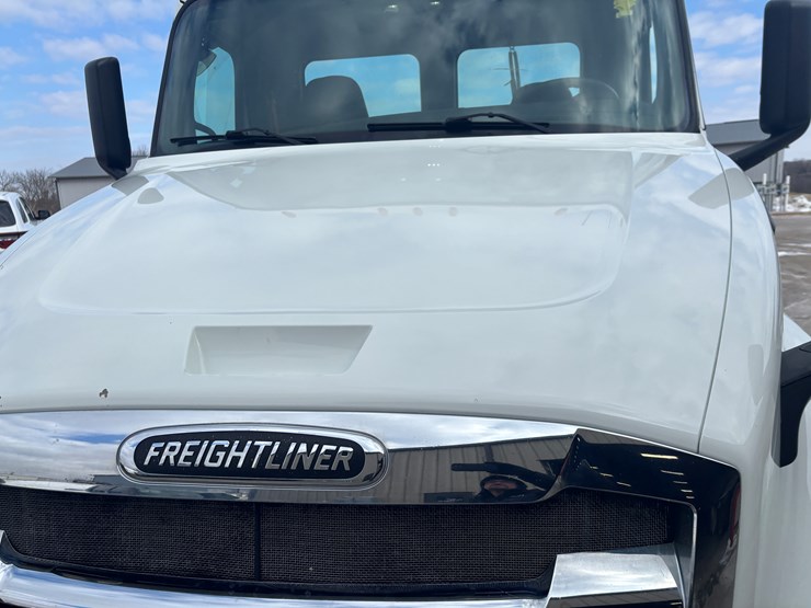 2018-freightliner-cascadia-126-image-13