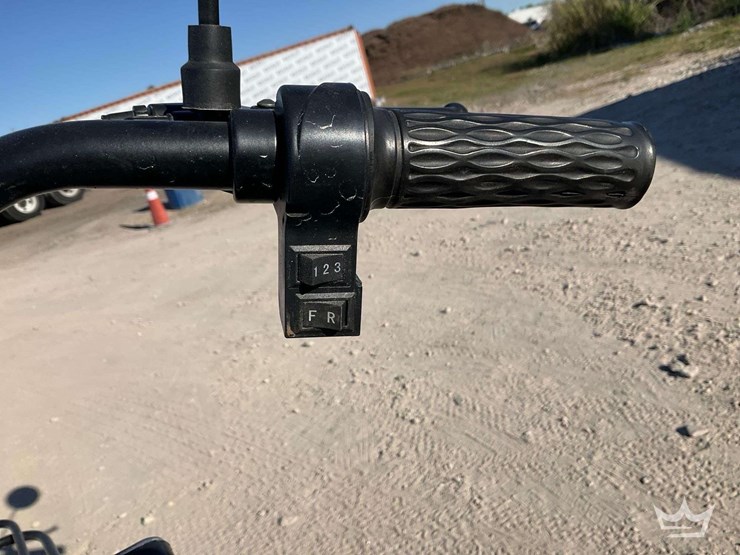 2025-spirit-electric-scooter-image-15