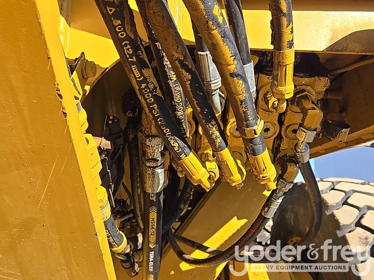 2005-caterpillar-140h-vhp-plus-image-47