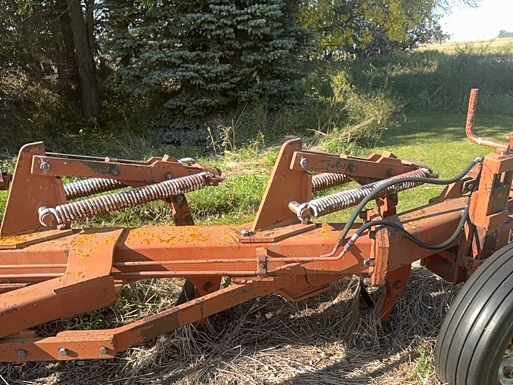 ￼wilrich-eight-bottom-auto-reset-plow,-been-parked-for-a-while,-good-working-unit-when-last-used.-image-8