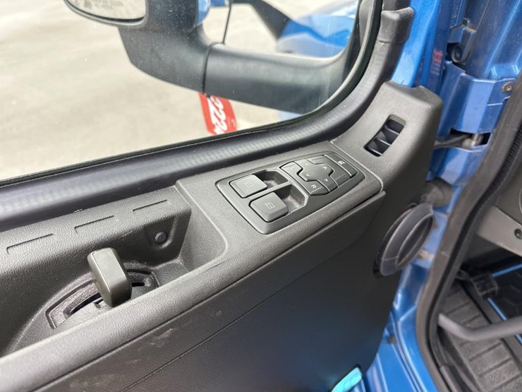 #2224-•-2025-volvo-vnl-sleeper-cab-semi-truck-tractor-image-42