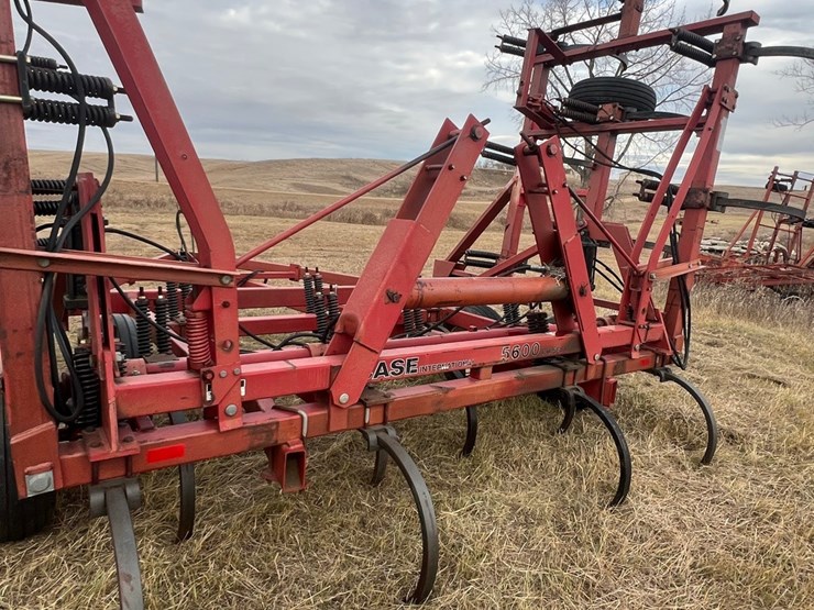 case-ih-5600-image-19