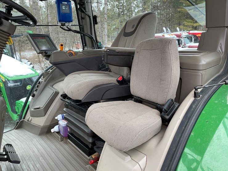 2020-john-deere-8r-340-image-45