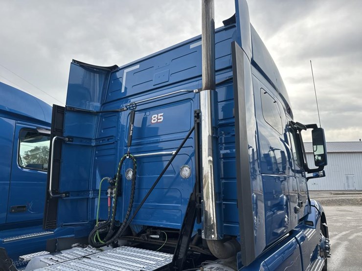 2022-volvo-10-image-18