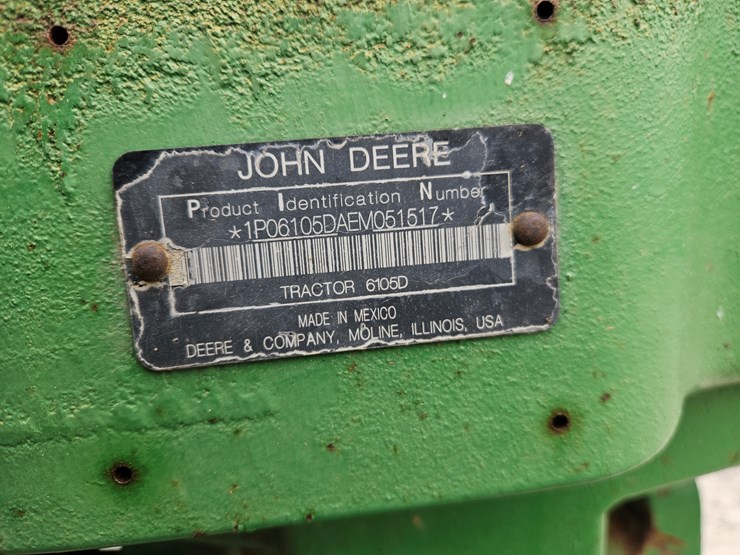 2014-john-deere-6105d-image-16