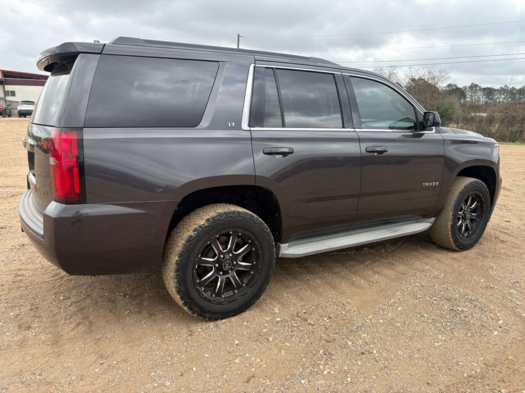 2015-chevrolet-tahoe-lt-image-3