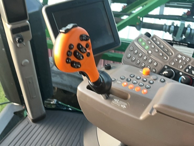 2014-john-deere-r4030-image-80