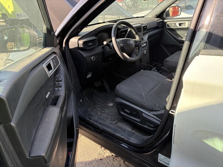 2023-ford-explorer-image-13