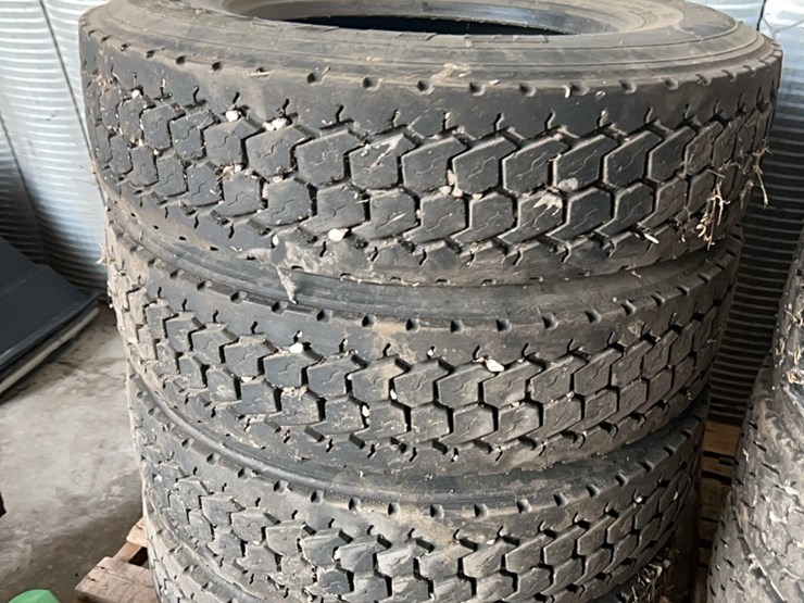 set-of-eight-truck-tires,-size-is-275/80/r-22.5,-all-are-excellent-shape-image-5