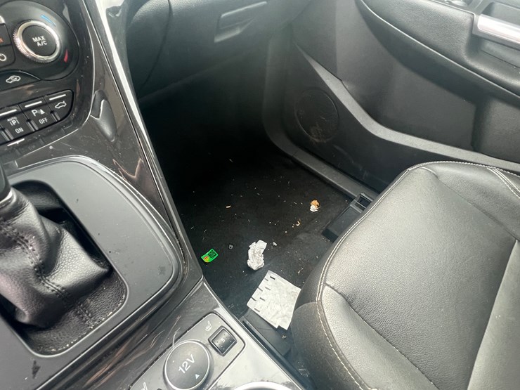 2014-ford-escape-titanium-image-21