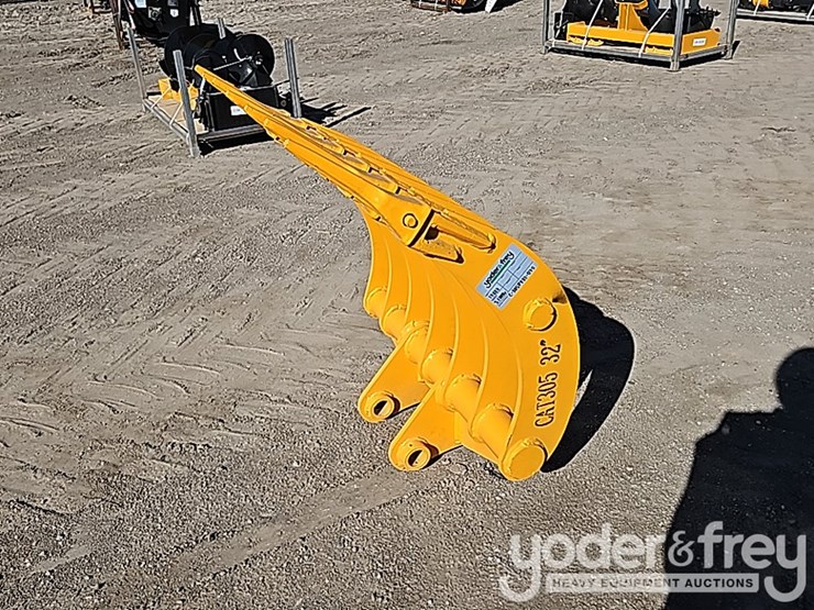 caterpillar-305-image-1